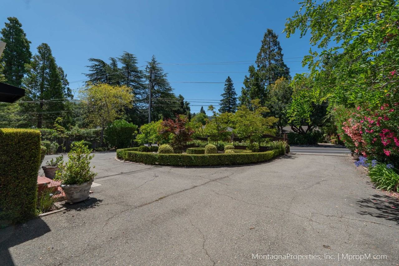 16911 Kennedy Rd - Photo 4 of 48