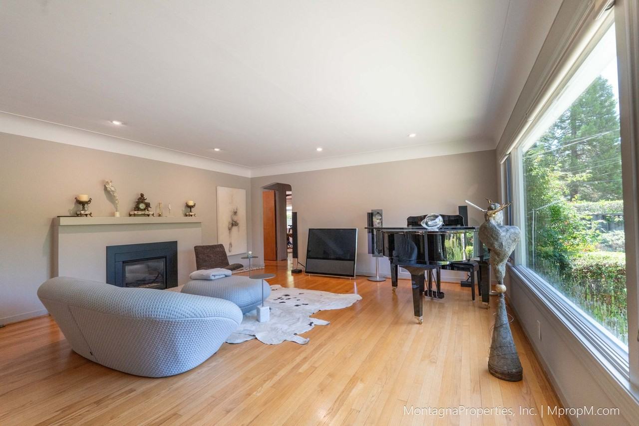 16911 Kennedy Rd - Photo 6 of 48