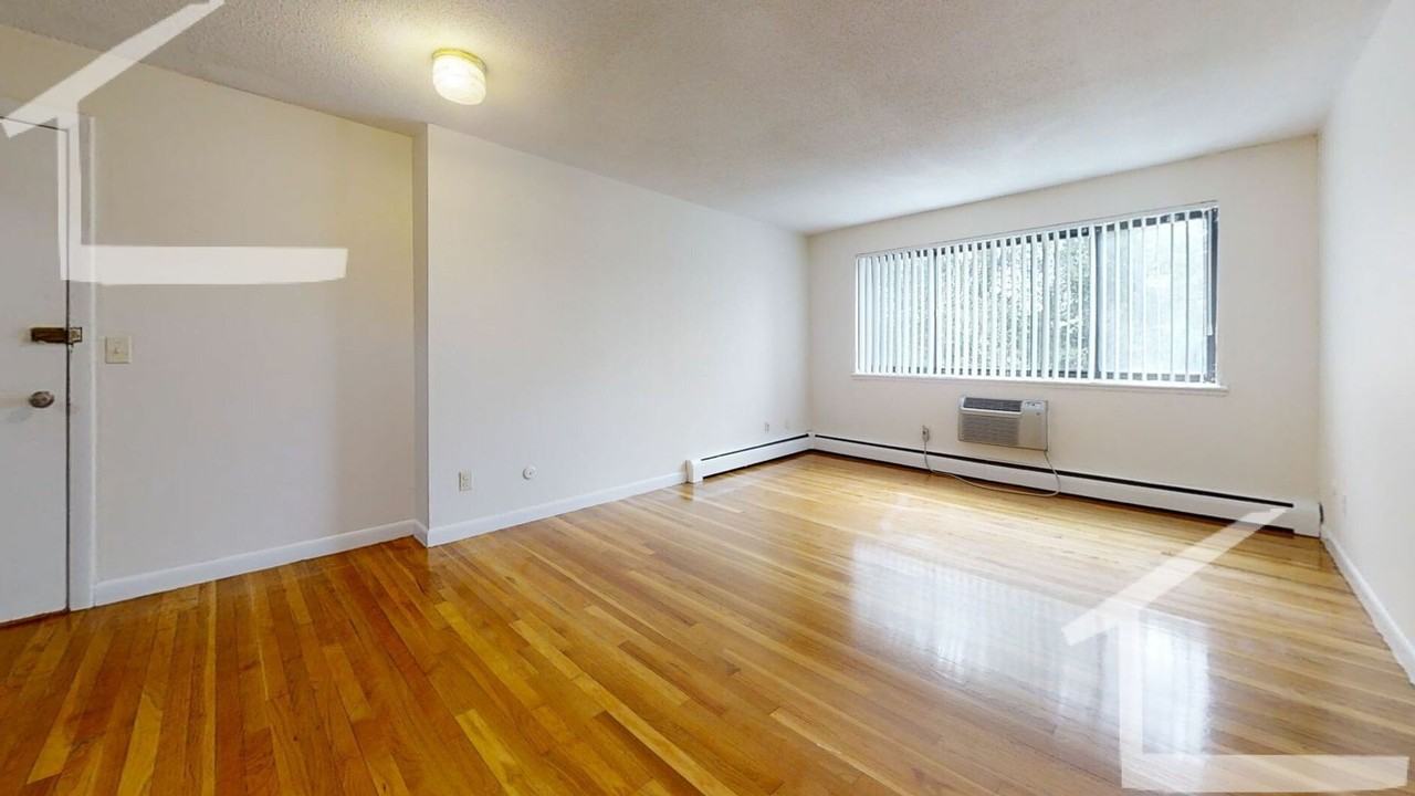 122 Dustin St