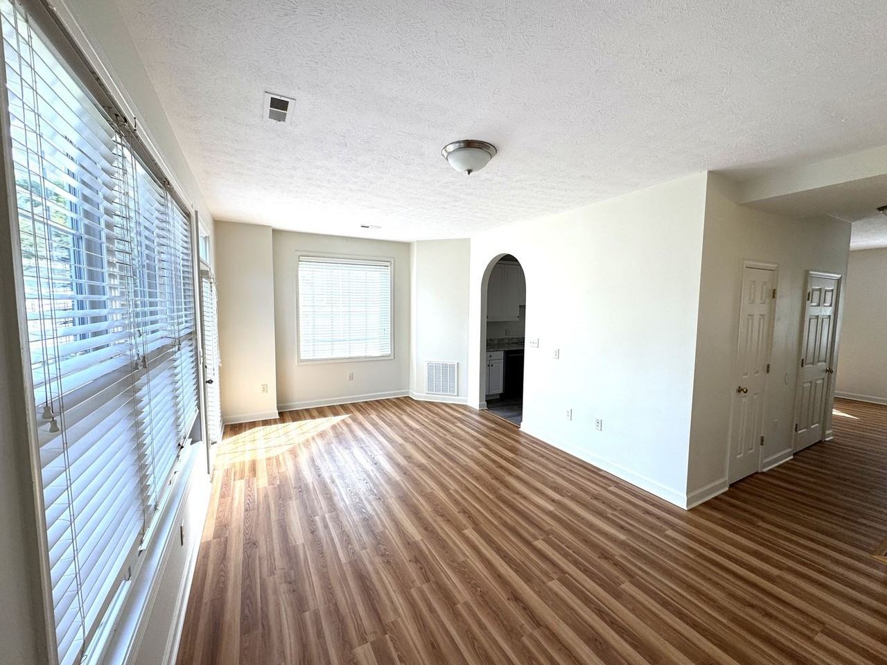 1432 Verdant Spring Ln - Photo 3 of 18