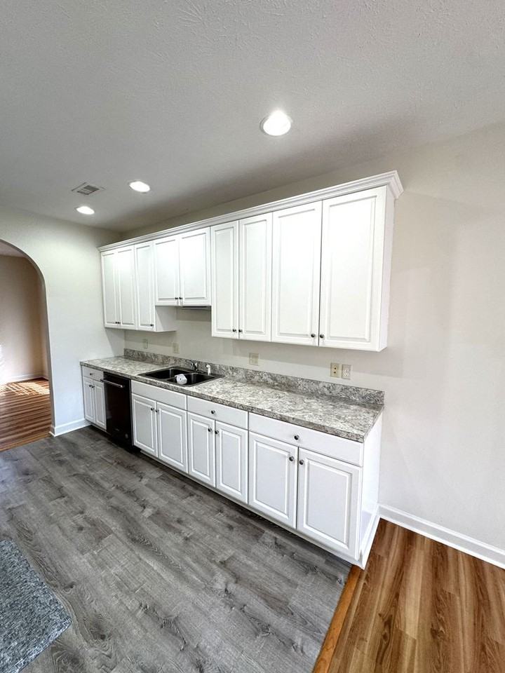 1432 Verdant Spring Ln - Photo 6 of 18