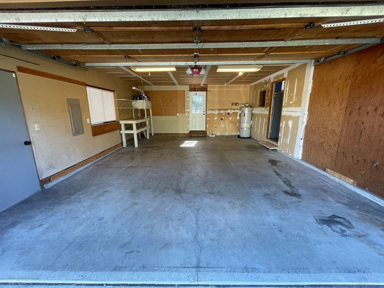 2061 Ne 9th Ave - Photo 6 of 15