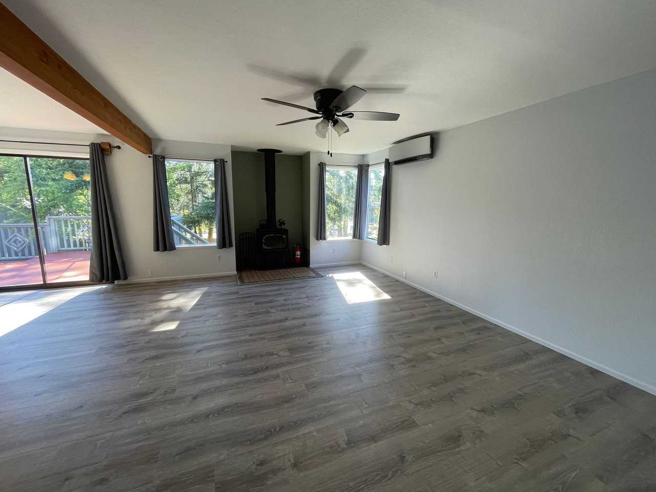 2061 Ne 9th Ave - Photo 7 of 15