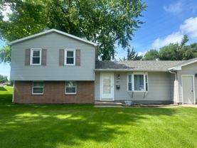 537 Memorial Dr - Photo 1 of 1