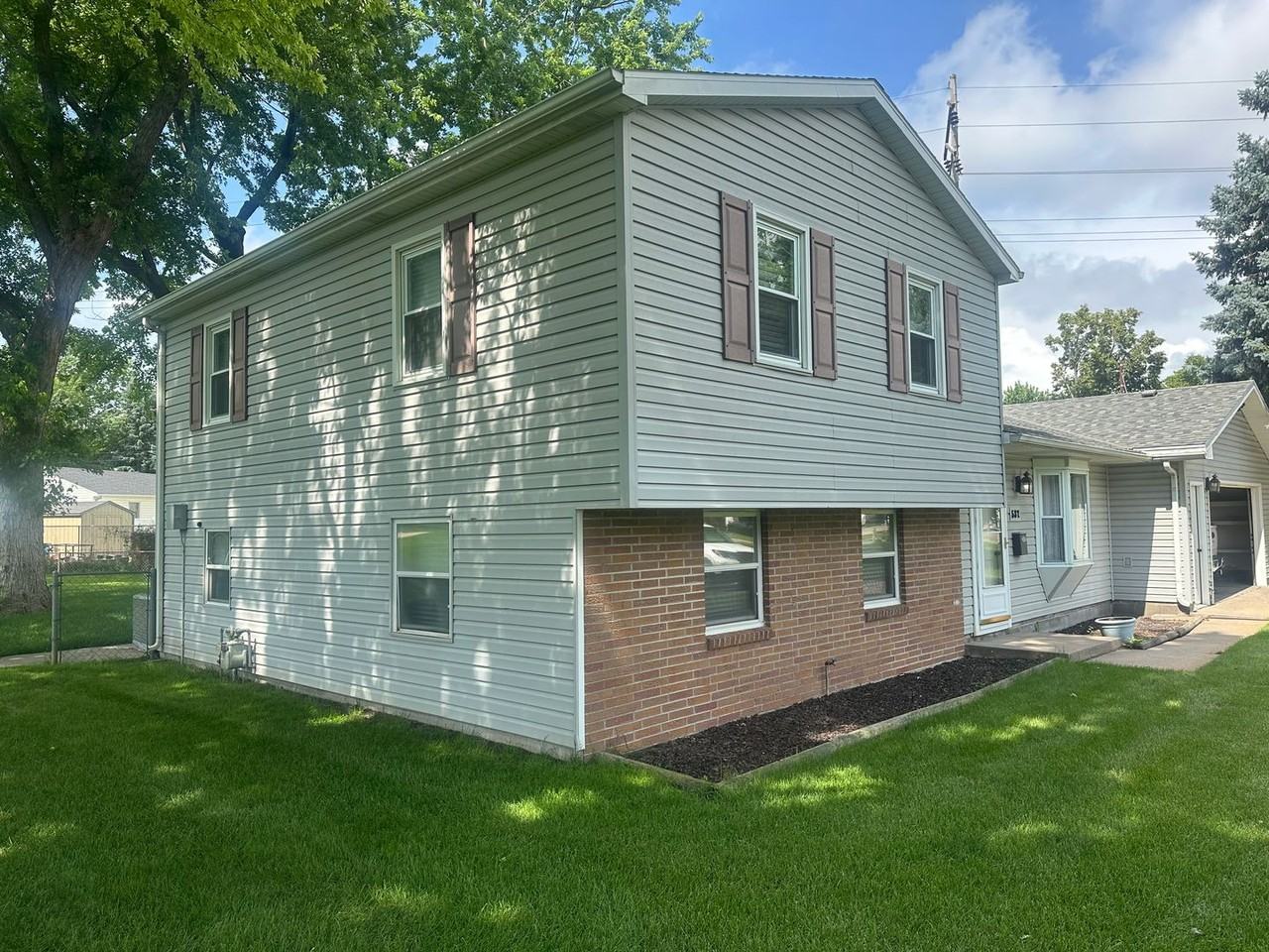 537 Memorial Dr - Photo 2 of 24