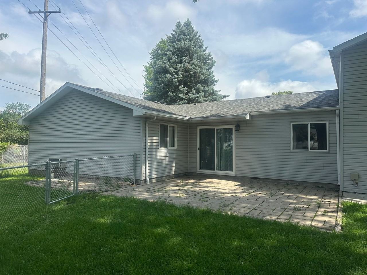 537 Memorial Dr - Photo 3 of 24