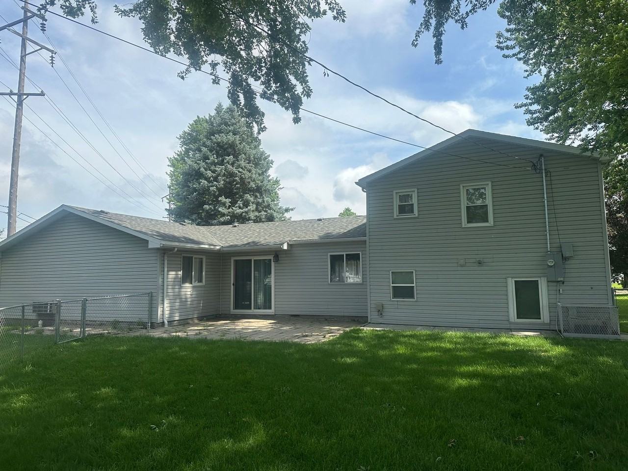 537 Memorial Dr - Photo 4 of 24