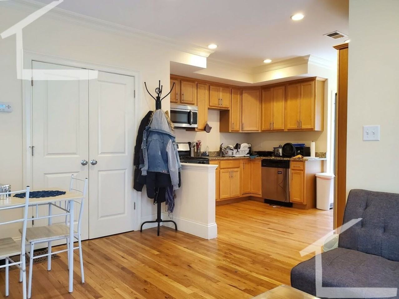 23 Lothrop St - Photo 4 of 21