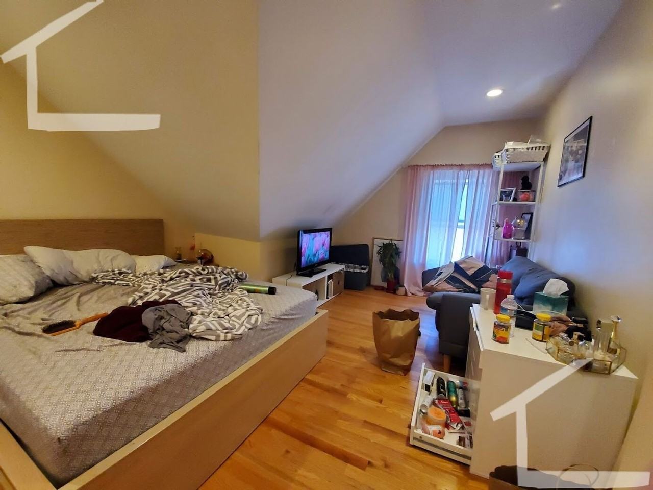 23 Lothrop St - Photo 6 of 21