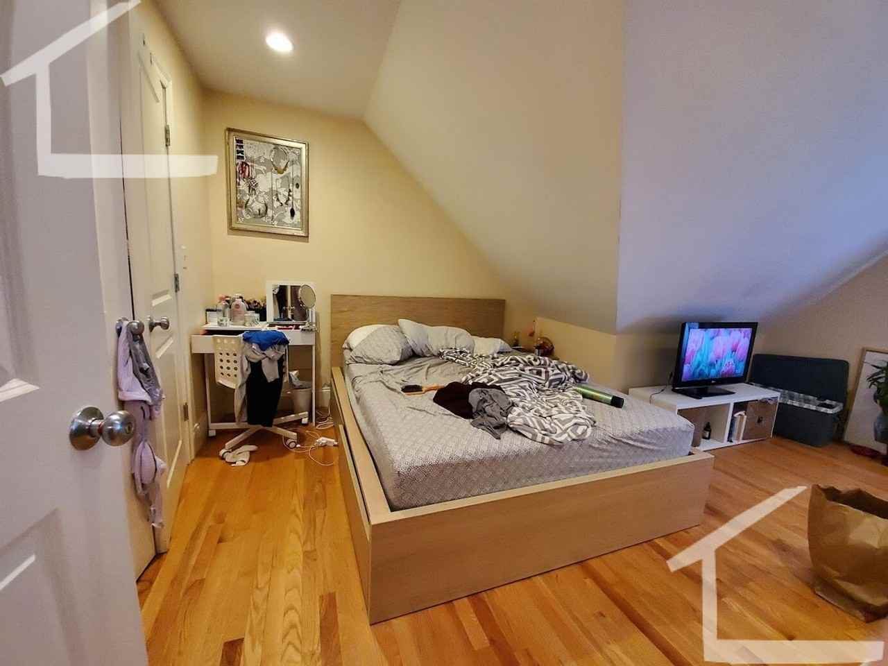 23 Lothrop St - Photo 7 of 21