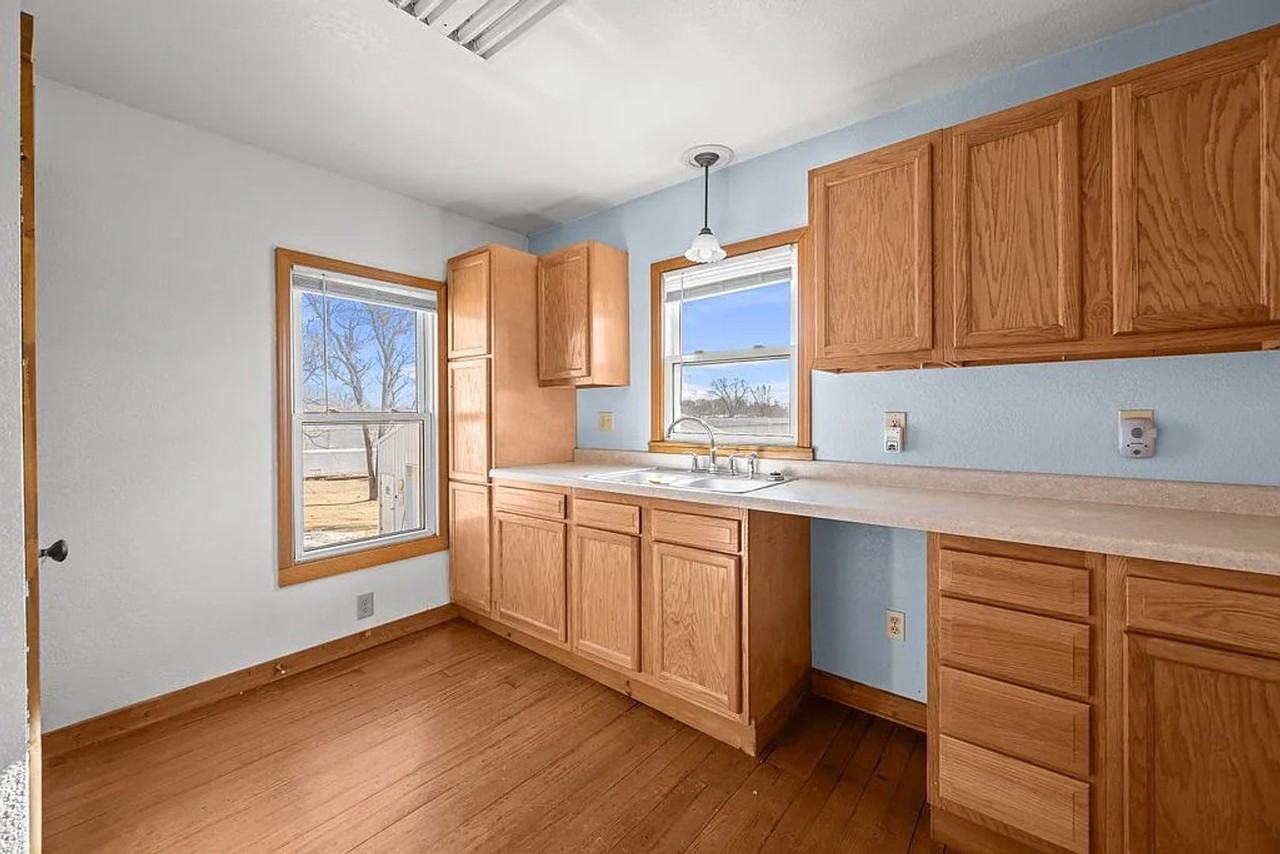 2025 S Bluff Blvd - Photo 4 of 18
