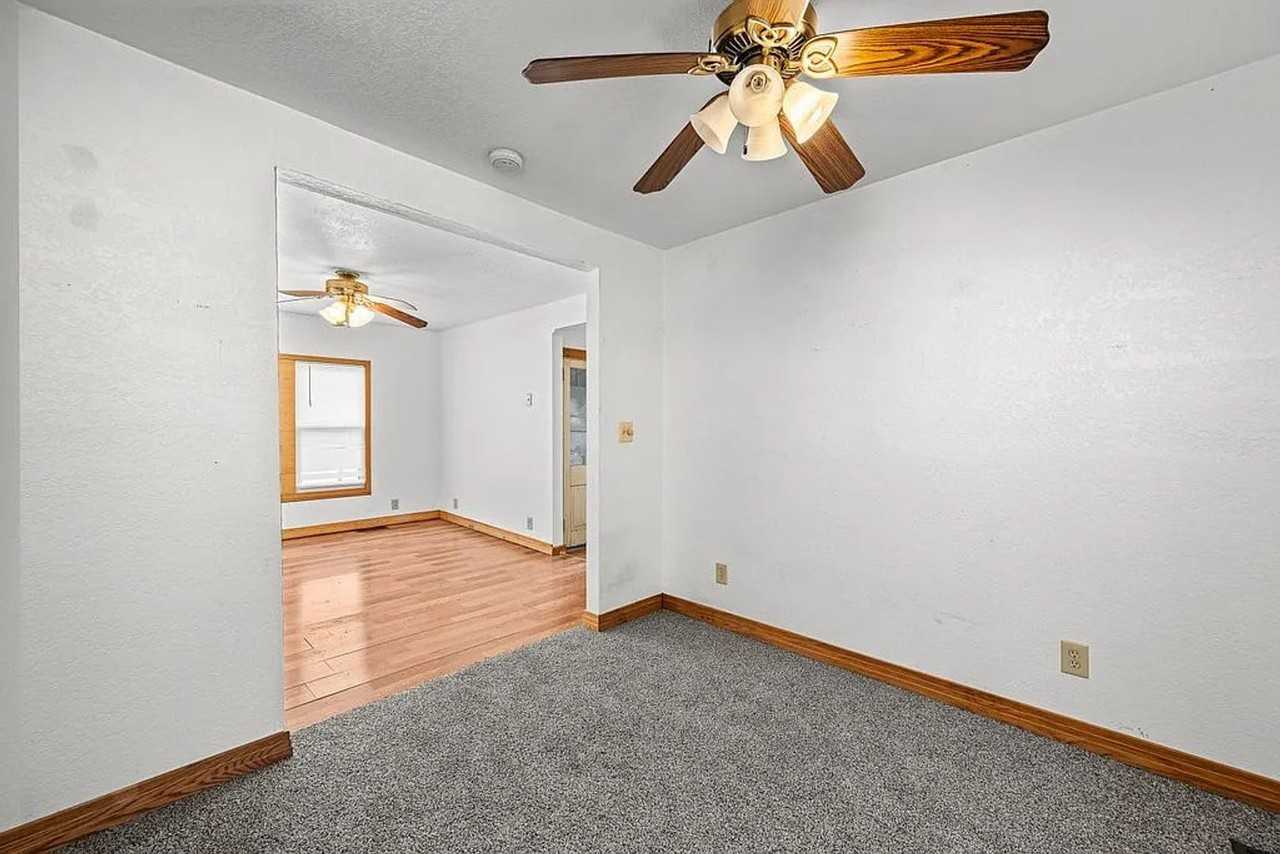 2025 S Bluff Blvd - Photo 5 of 18