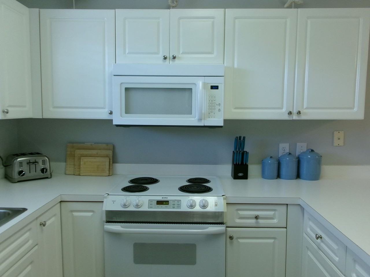 682 Riverwalk Dr #303 - Photo 5 of 31
