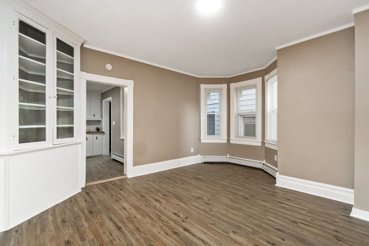 439 W Church St - Photo 4 of 44