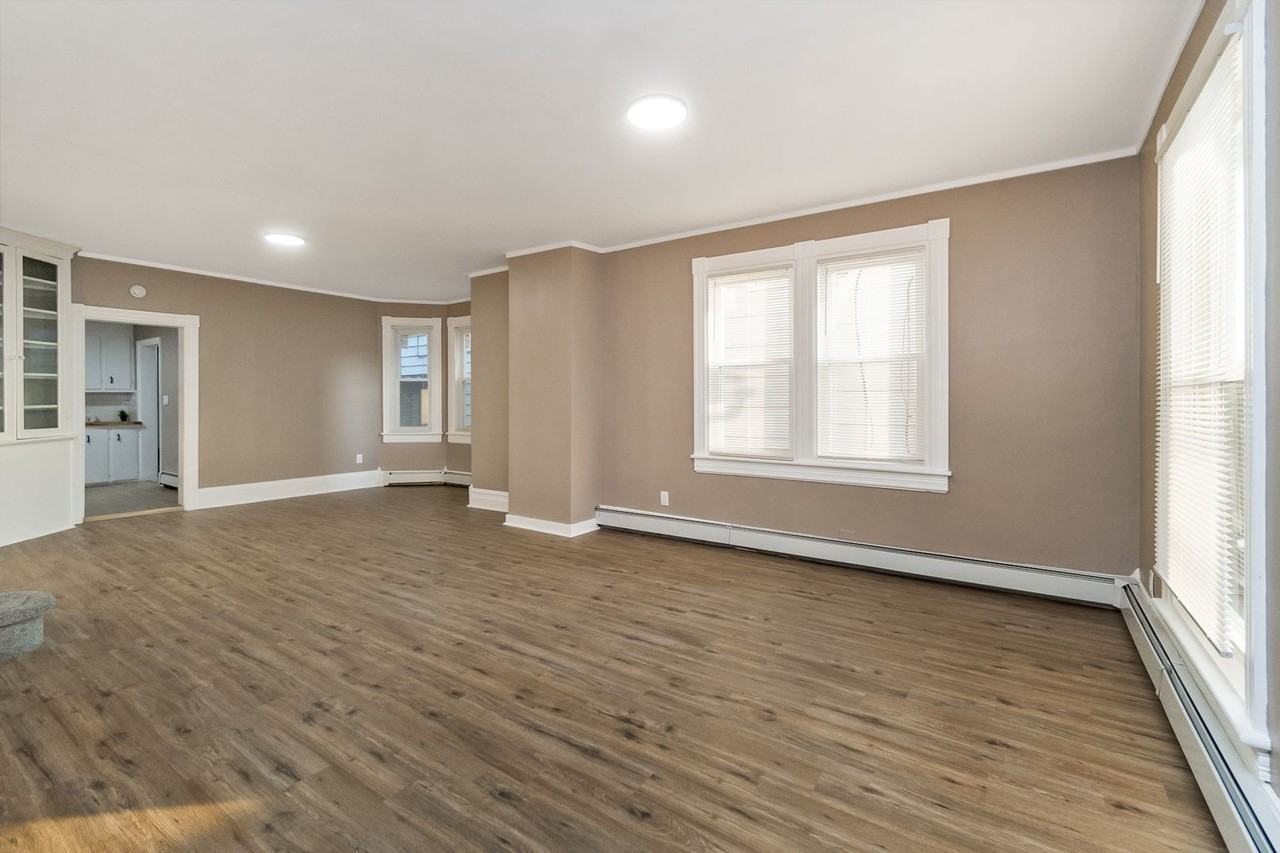 439 W Church St - Photo 5 of 44