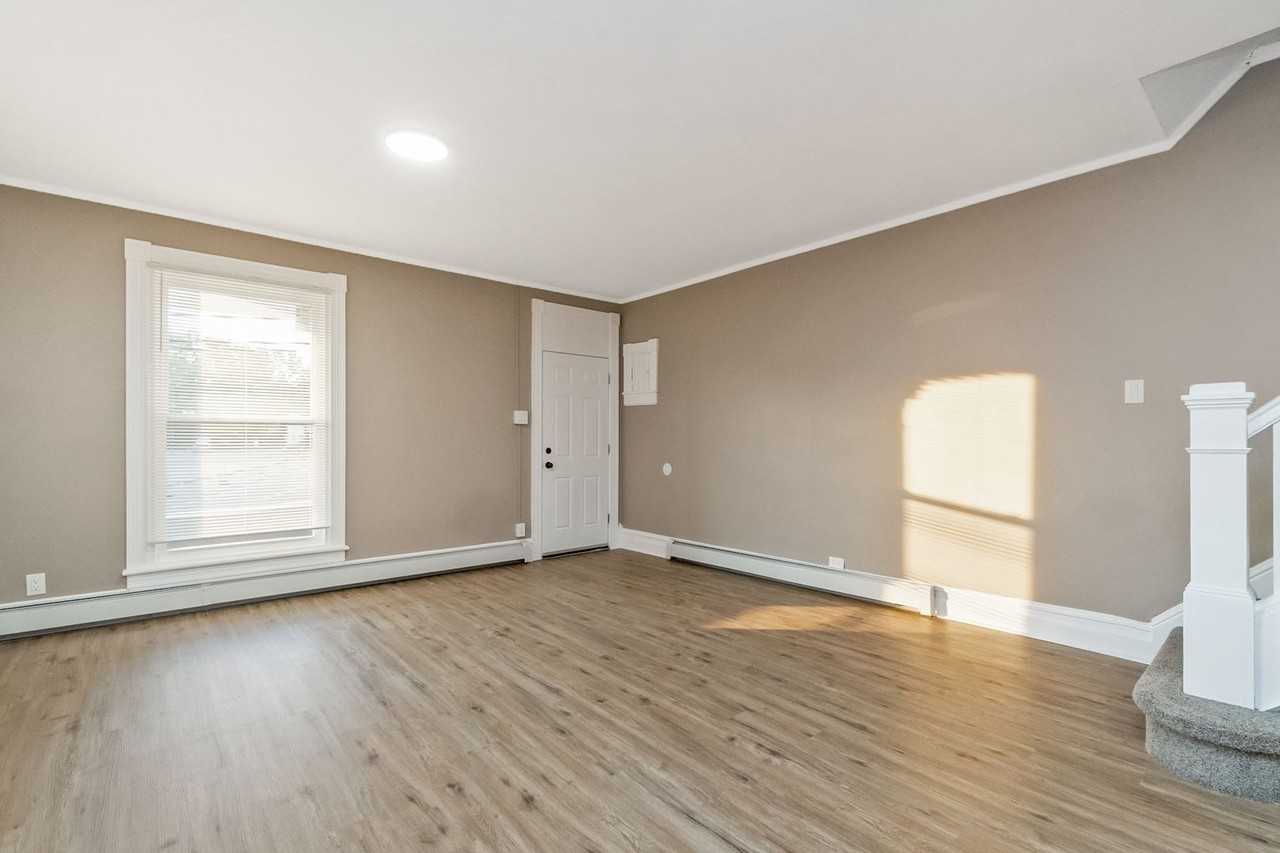 439 W Church St - Photo 6 of 44