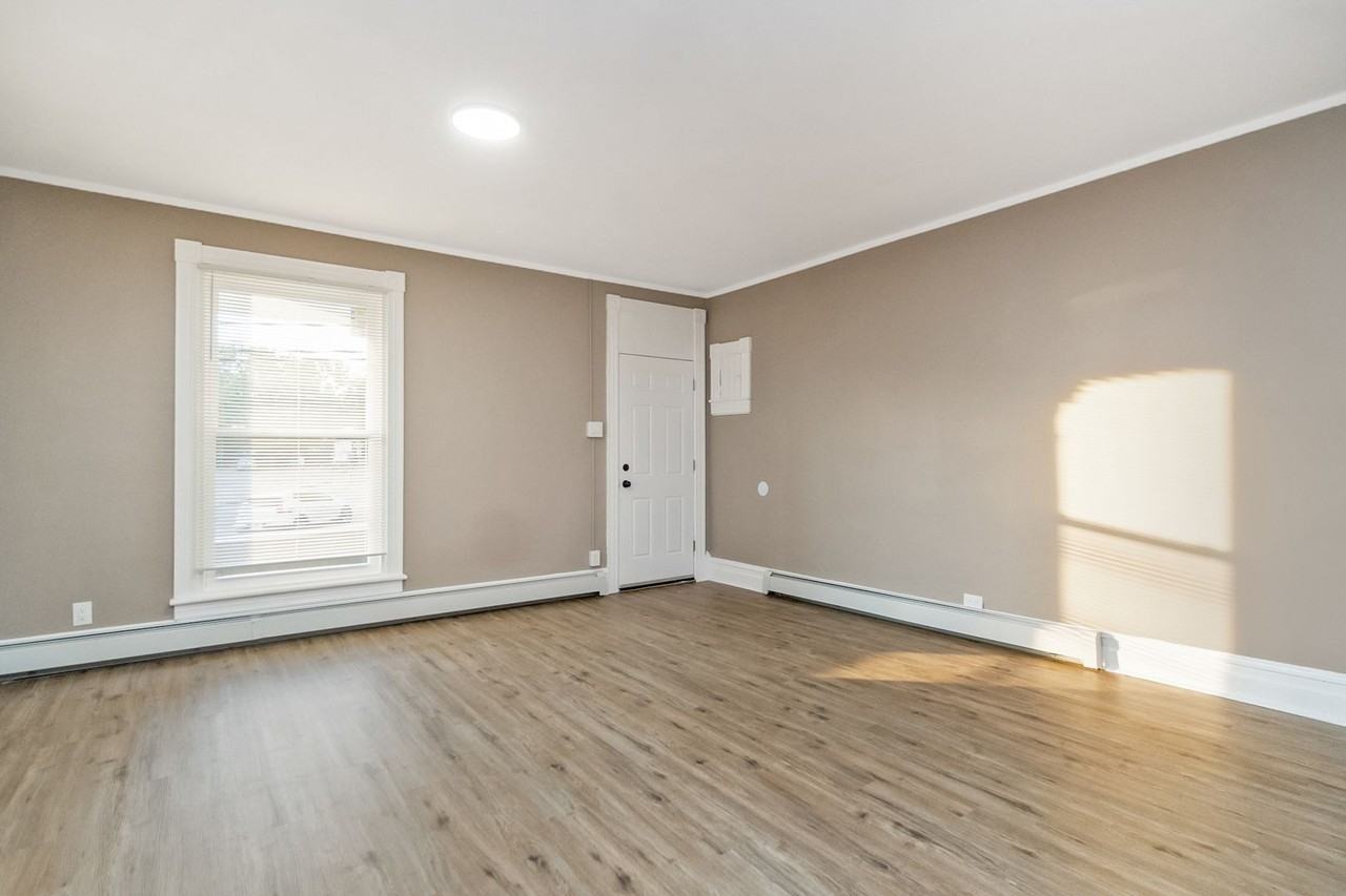 439 W Church St - Photo 7 of 44