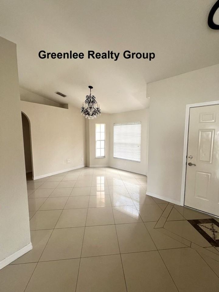 153 Rosedale Ave - Photo 4 of 14