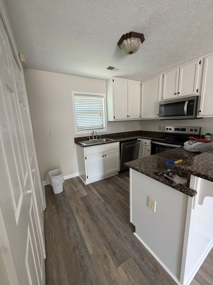 449 N Donahue Dr #D - Photo 4 of 15