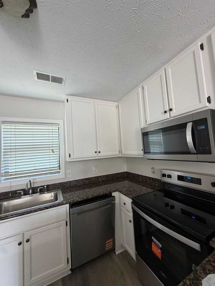 449 N Donahue Dr #D - Photo 5 of 15