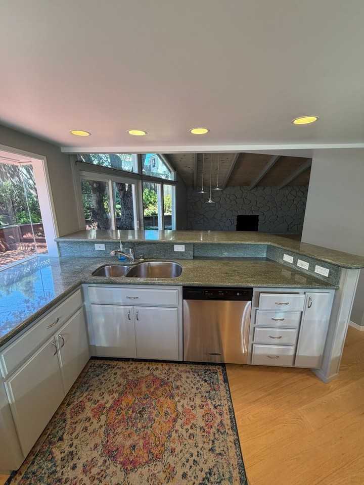 2000 Forest Ave - Photo 6 of 17