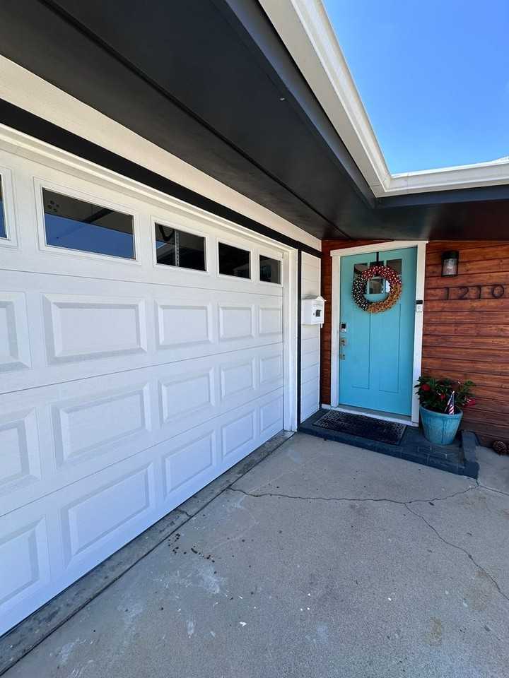 1210 Hemlock Ave - Photo 2 of 34