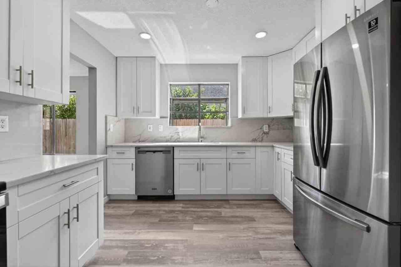 6119 Mullin St - Photo 3 of 20