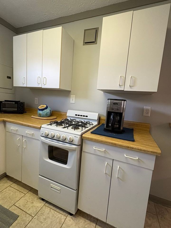 123 S Zetterower Ave - Photo 2 of 12