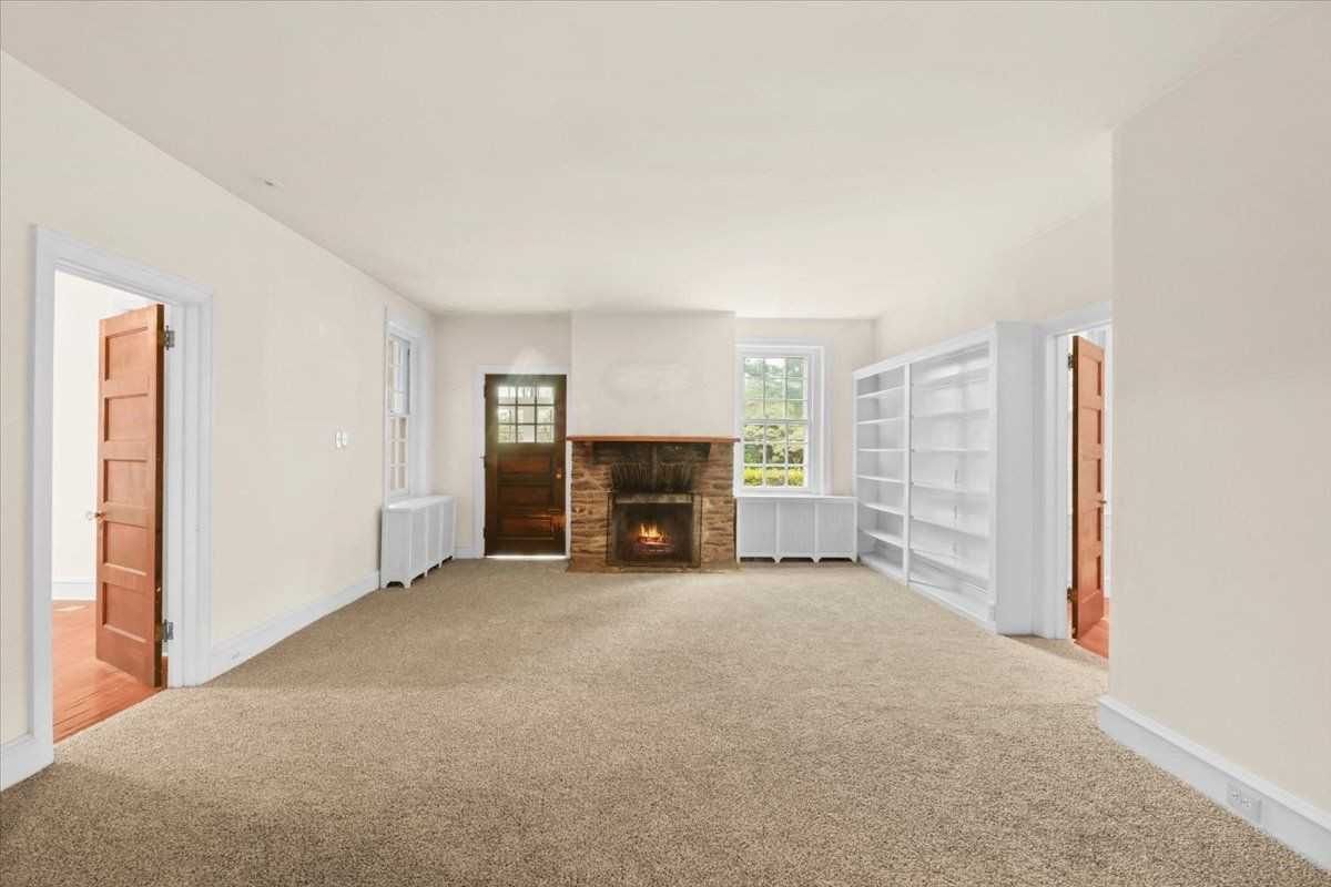 317 Waterloo Ave - Photo 2 of 9