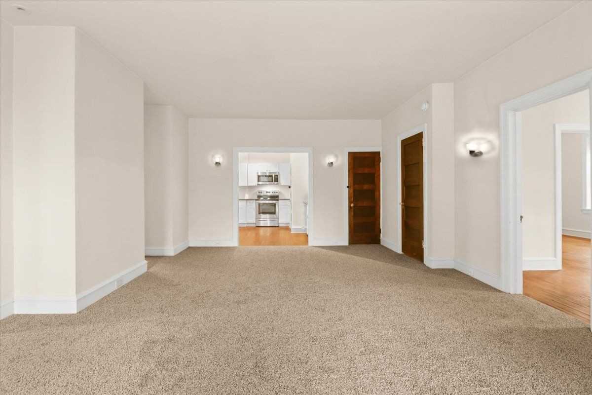 317 Waterloo Ave - Photo 3 of 9