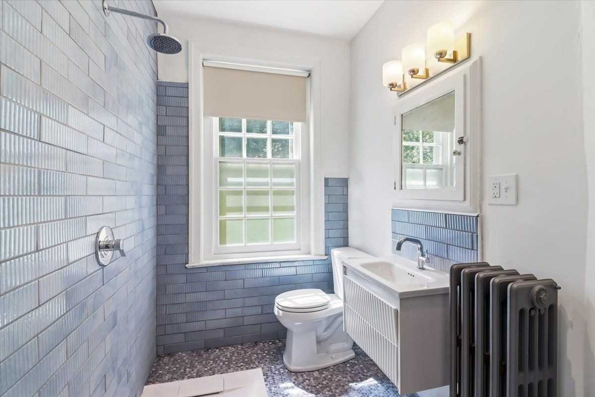 317 Waterloo Ave - Photo 4 of 9