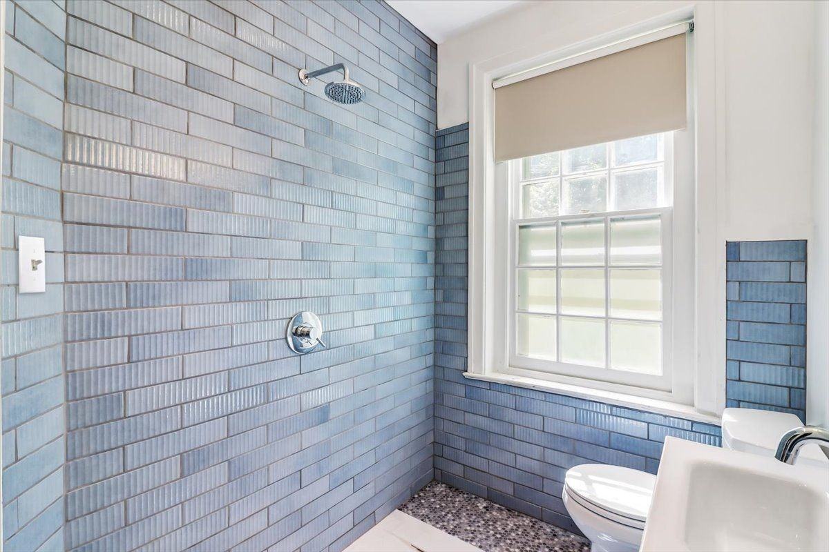 317 Waterloo Ave - Photo 5 of 9