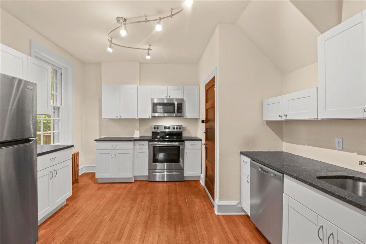 317 Waterloo Ave - Photo 6 of 9
