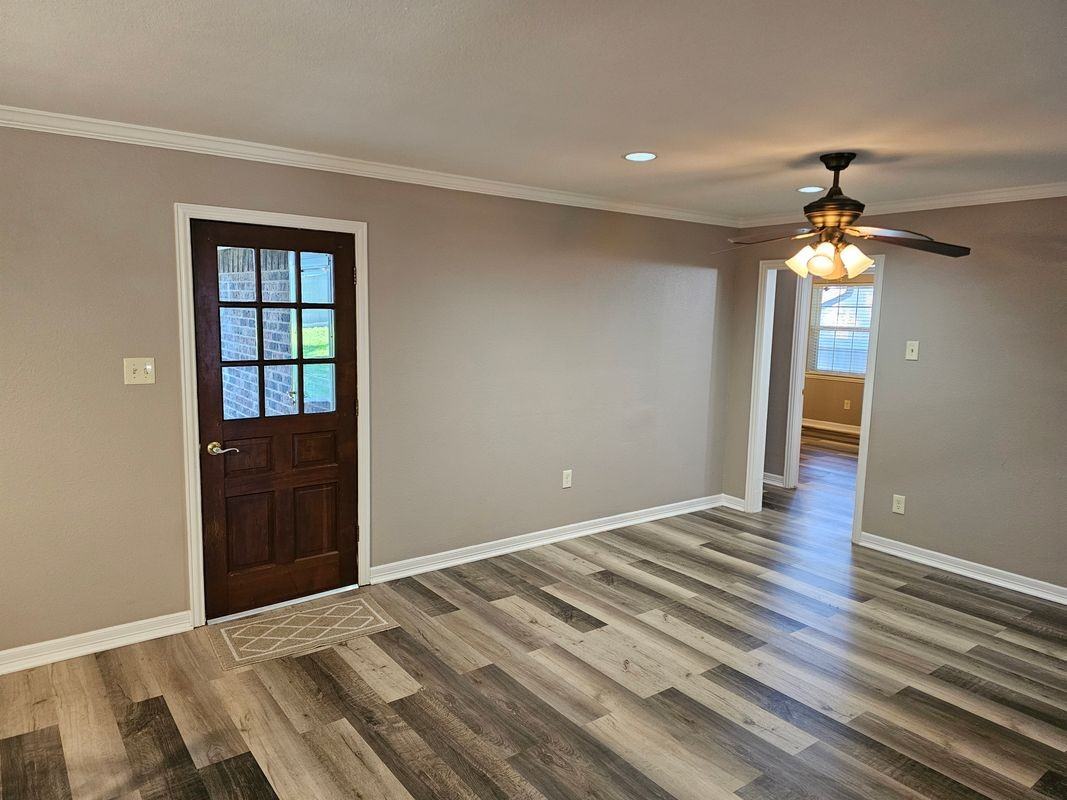 405 Atkerson Ln - Photo 5 of 32