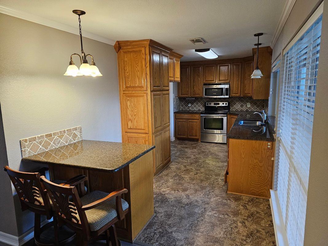 405 Atkerson Ln - Photo 7 of 32