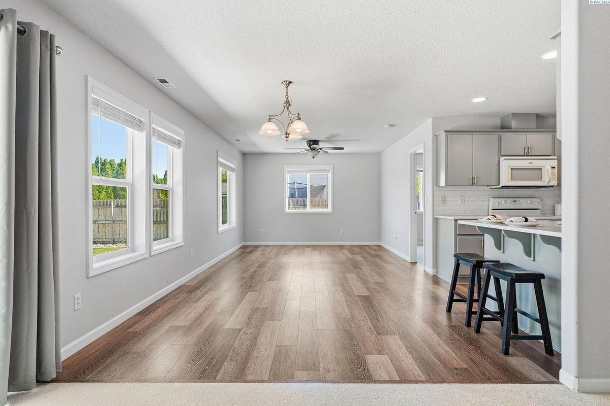4203 Valencia Dr - Photo 3 of 21