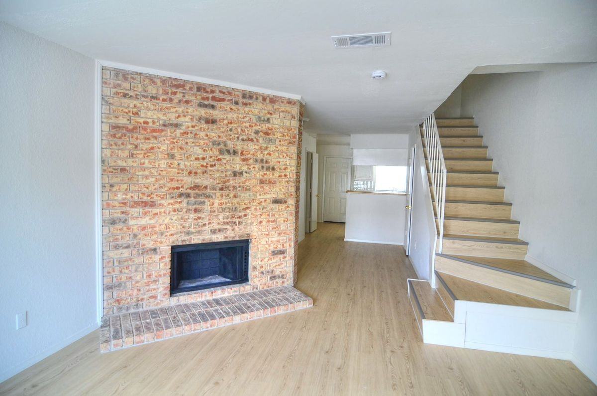 2194 Aspen Dr - Photo 2 of 9