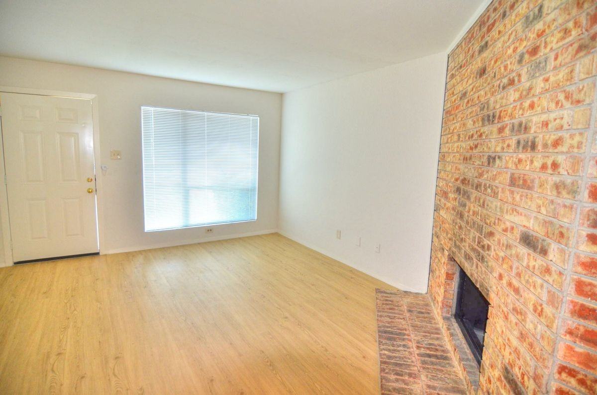 2194 Aspen Dr - Photo 3 of 9