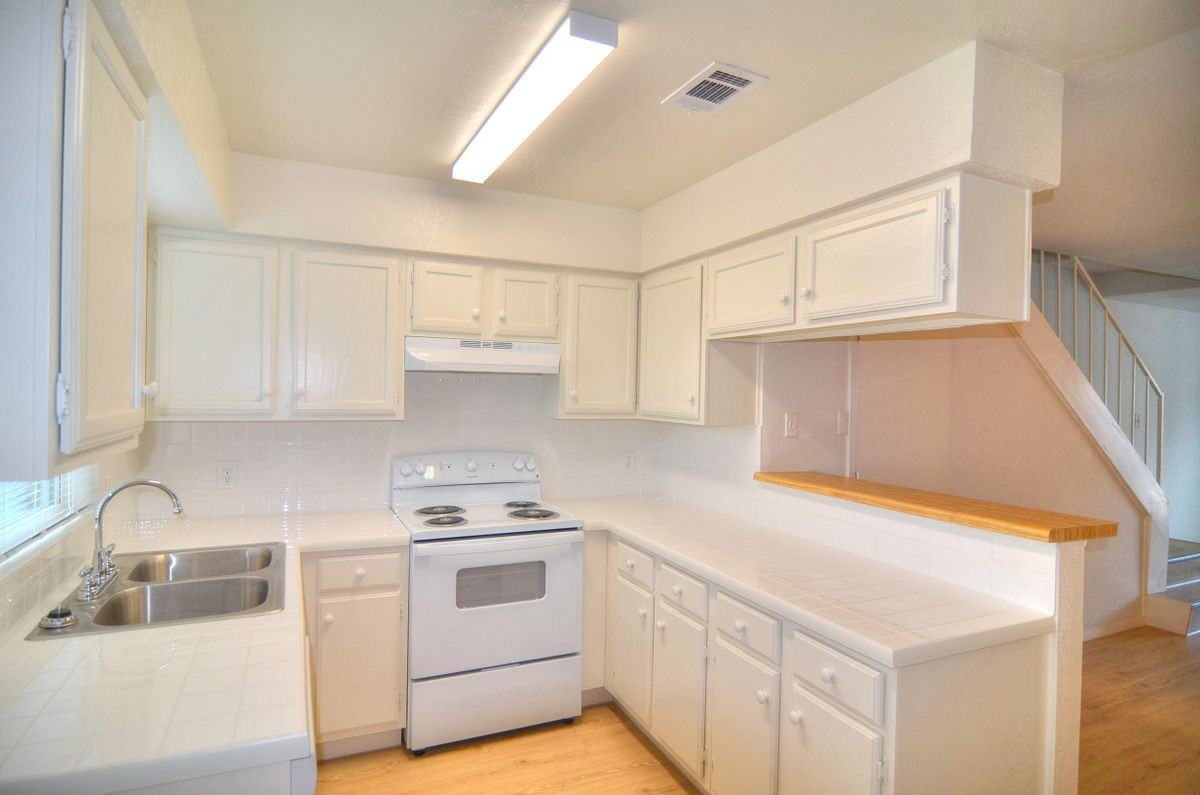 2194 Aspen Dr - Photo 4 of 9