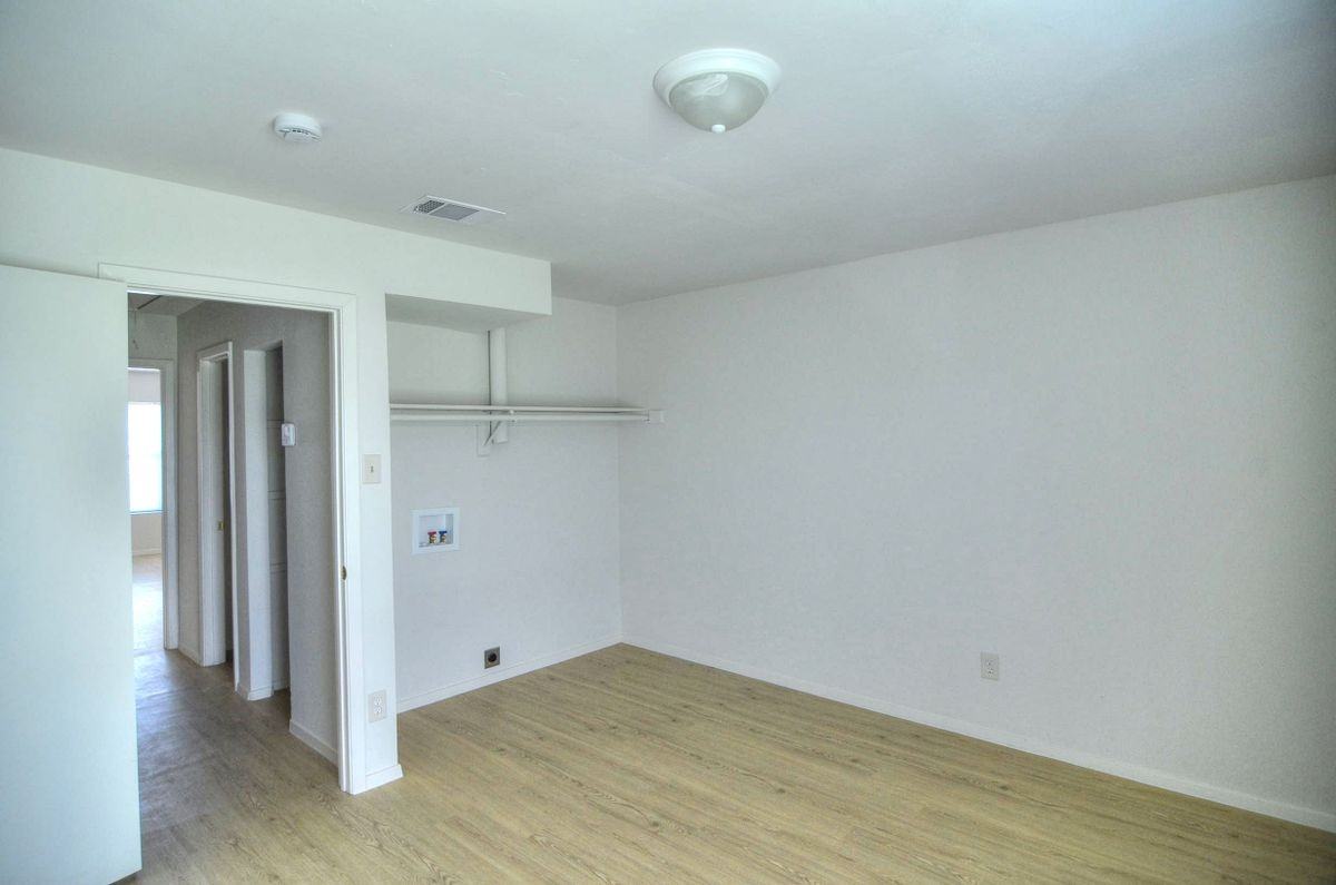 2194 Aspen Dr - Photo 6 of 9