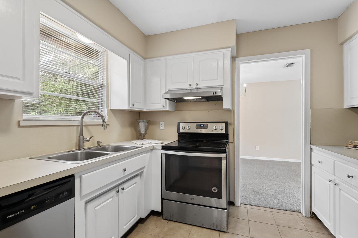 3920 University Club Blvd - Photo 5 of 24