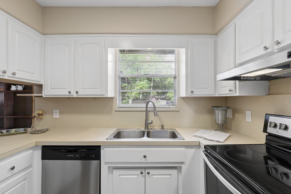 3920 University Club Blvd - Photo 6 of 24