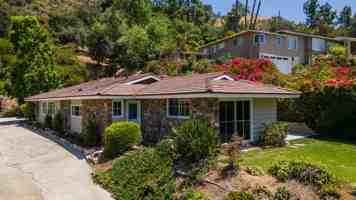 featured image of 555 Paulette Pl