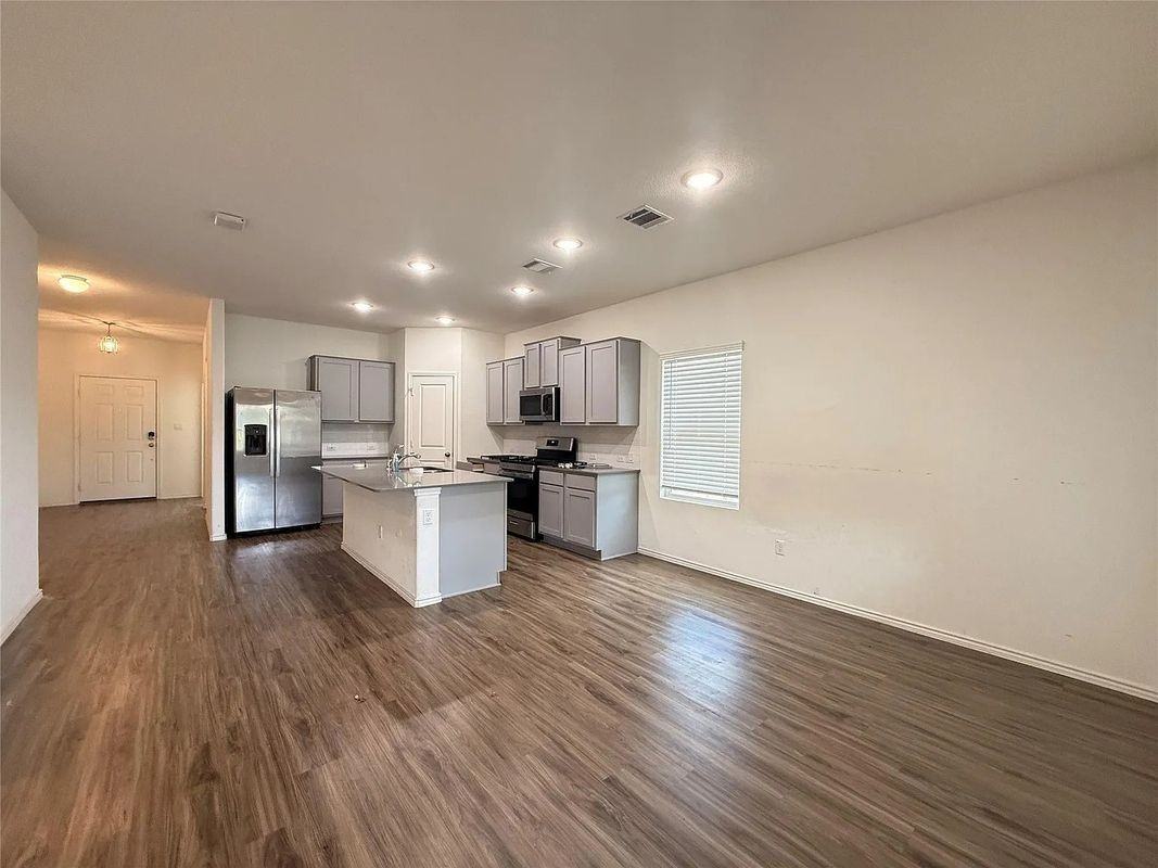1216 Blackhaw Ln - Photo 2 of 28