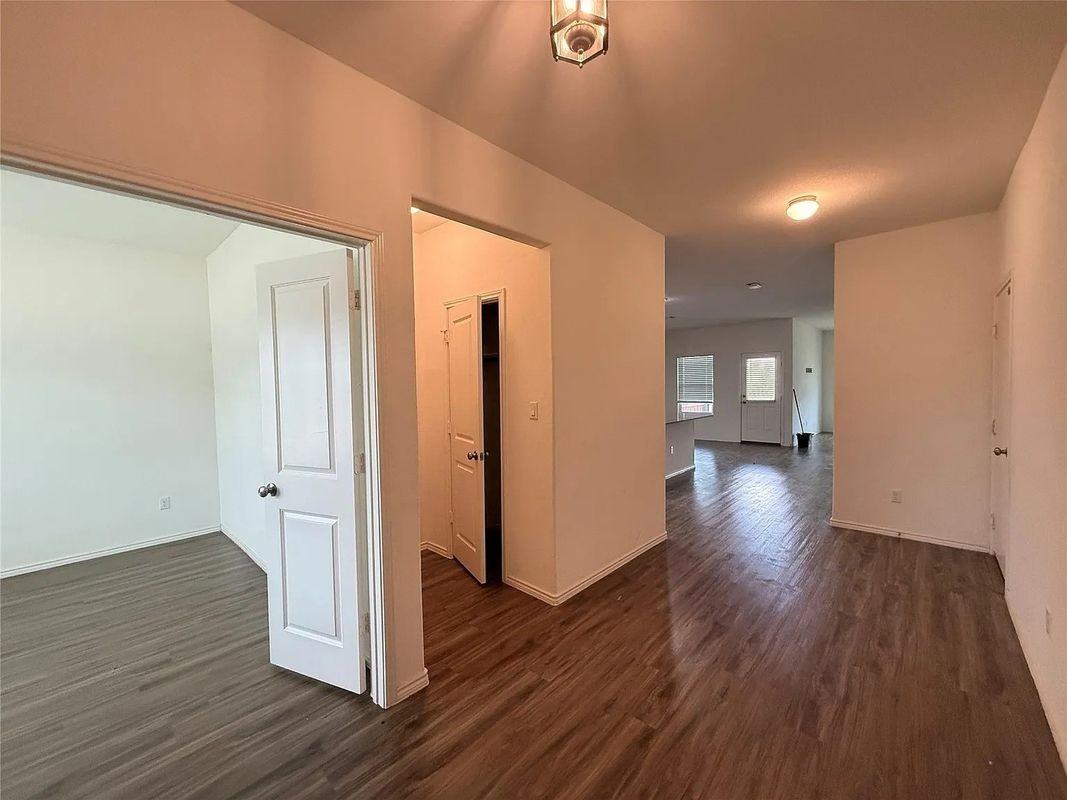 1216 Blackhaw Ln - Photo 3 of 28