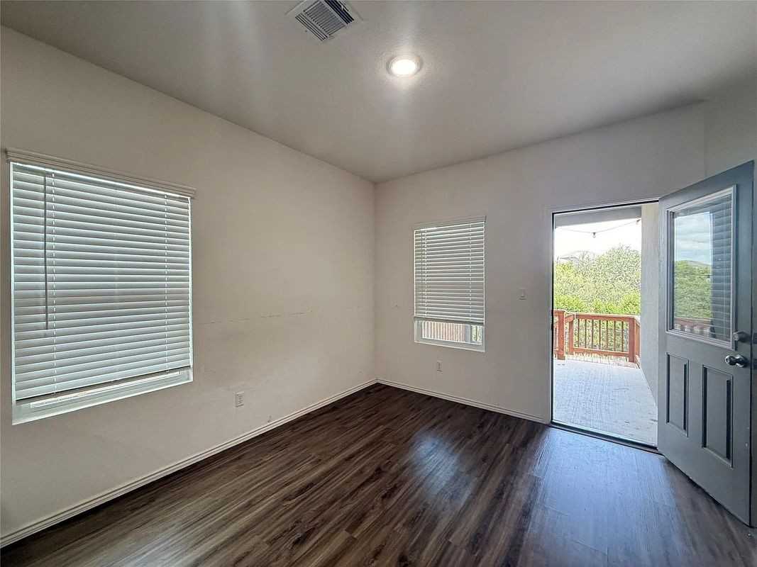 1216 Blackhaw Ln - Photo 4 of 28