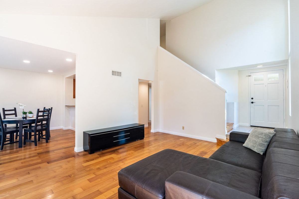 227 Stanford Ct - Photo 4 of 35