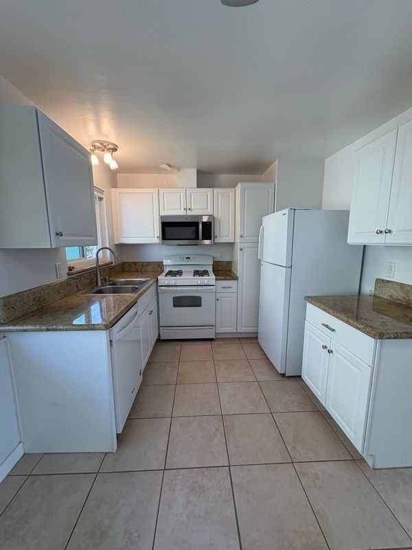 24257 Santa Clara Ave - Photo 4 of 15