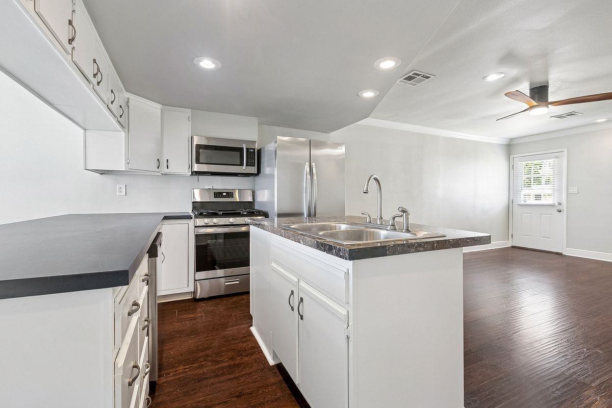 710 West Dr - Photo 4 of 12