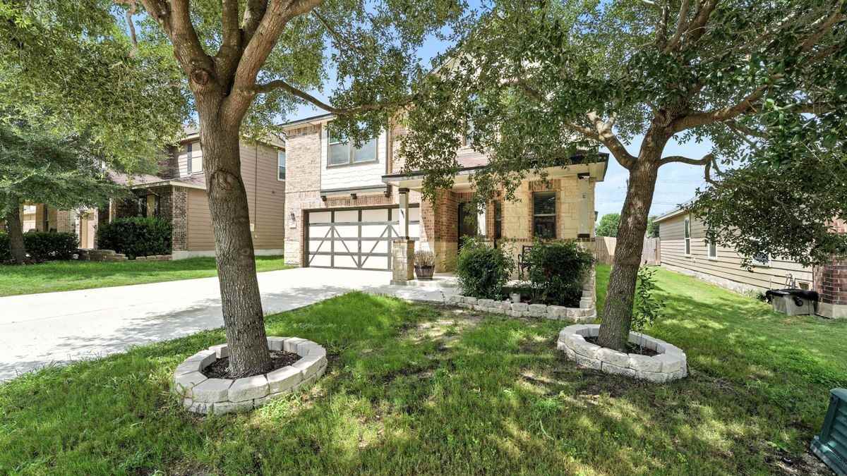 208 Gatewood Clf - Photo 3 of 36